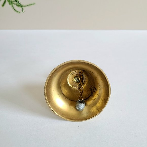 Warwick Castle brass dinner bell with bear. - Picture 6 of 7